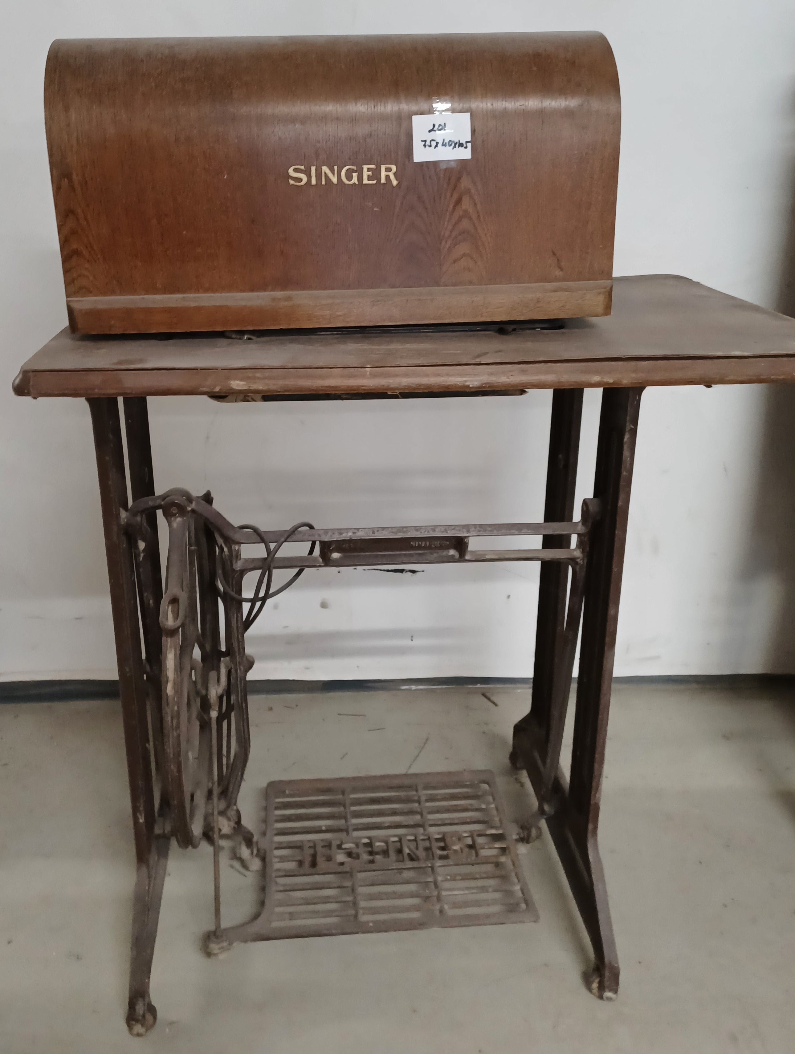 2201. Nähmaschine Singer